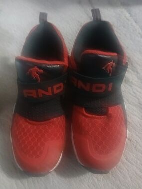 And1 Kids Red and Black Hook-and-Loop Athletic Sneakers